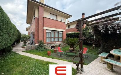 Jardí de Casa o xalet en venda en Castro-Urdiales amb Calefacció, Jardí privat i Terrassa