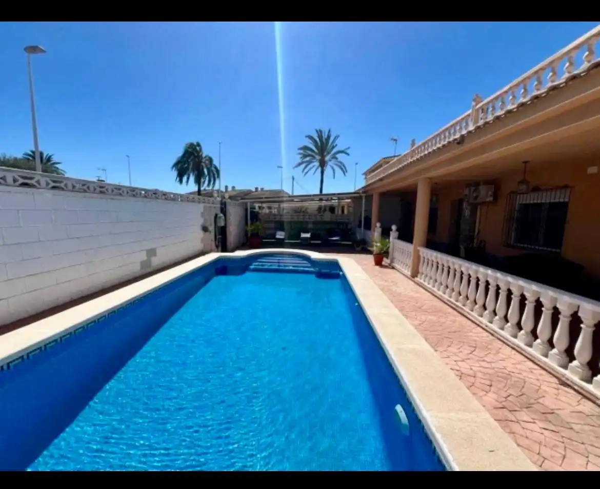 Piscina de Casa o xalet en venda en Elche / Elx amb Aire condicionat, Piscina i Moblat
