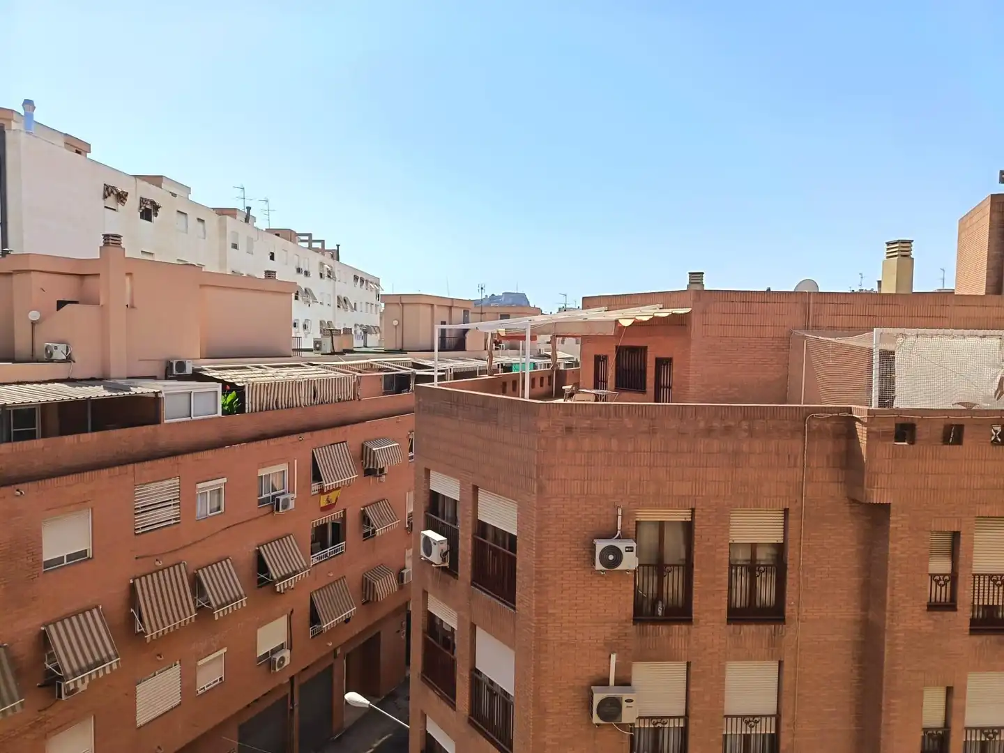 Außenansicht von Wohnung zur Miete in Alicante / Alacant mit Klimaanlage, Terrasse und Möbliert