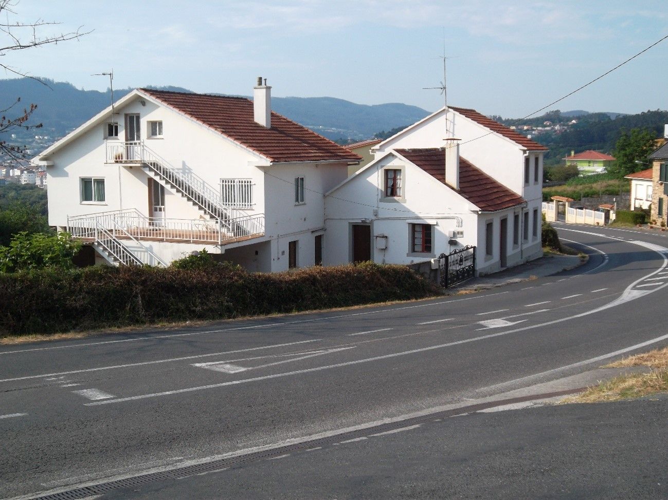 Vista exterior de Casa adosada en venda en Cedeira amb Jardí privat, Terrassa i Moblat