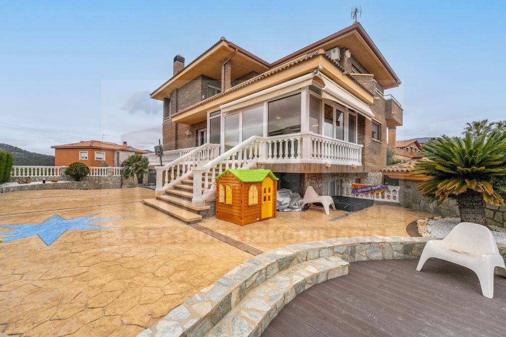 Vista exterior de Casa o xalet en venda en Castellvell del Camp amb Aire condicionat, Calefacció i Terrassa