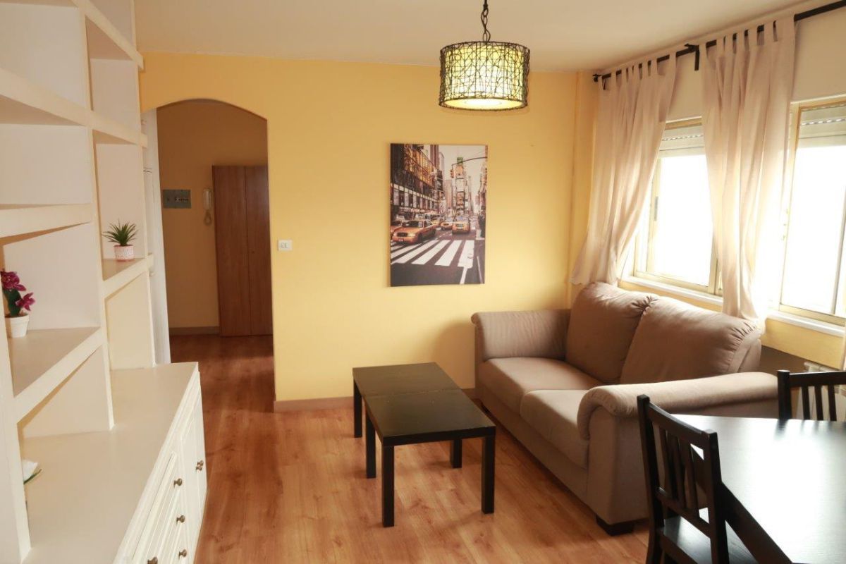 Sala d'estar de Apartament de lloguer en A Coruña Capital  amb Calefacció, Moblat i Forn