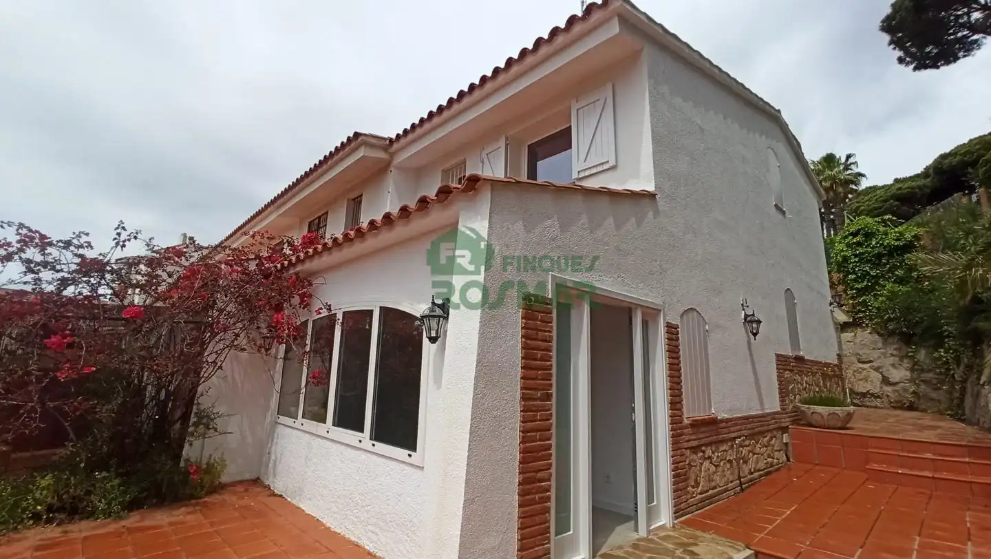 Casa amb piscina en venda a Fenals, imagen 3