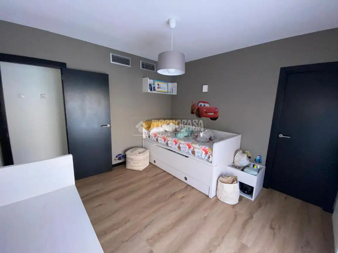 Habitación de Casa adosada en venta en Cuarte de Huerva con Aire acondicionado y Calefacción