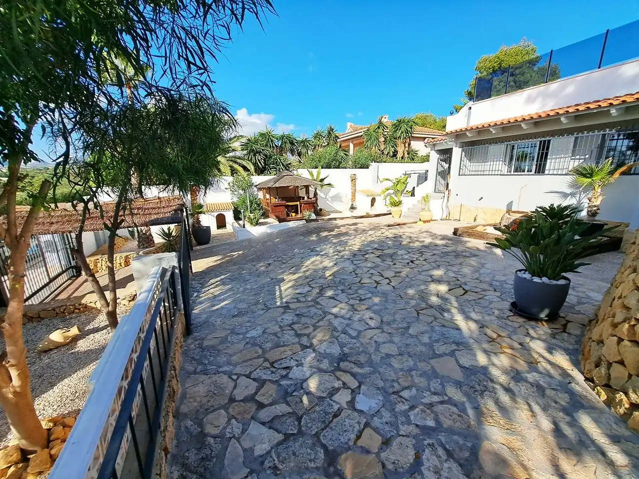 Vista exterior de Casa o chalet en venta en La Nucia con Aire acondicionado, Calefacción y Jardín privado