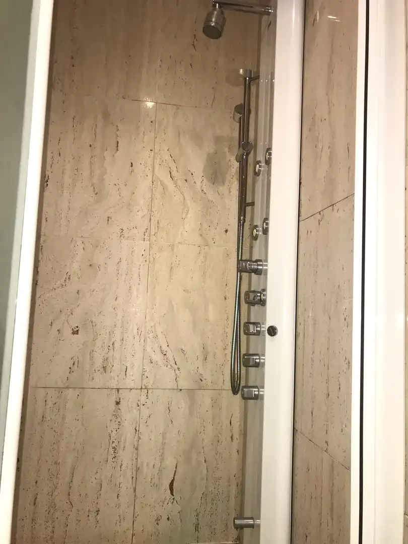 Baño de Casa adosada en venta en Plasencia con Aire acondicionado, Calefacción y Jardín privado