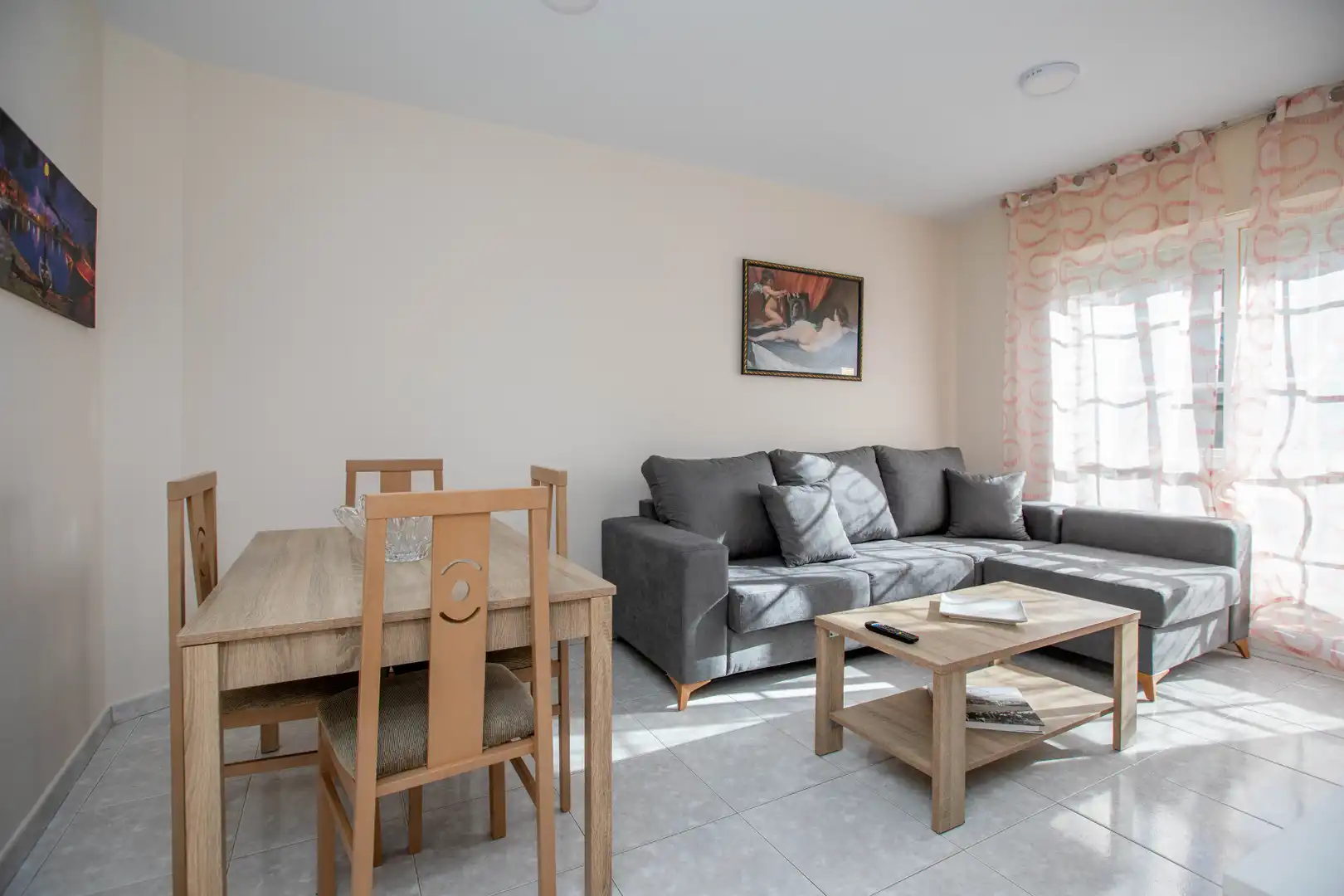 Sala d'estar de Apartament en venda en Sanxenxo amb Calefacció, Terrassa i Moblat