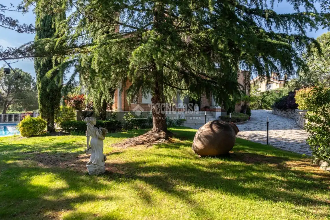 Jardí de Casa o xalet en venda en Torrelodones amb Calefacció, Jardí privat i Piscina