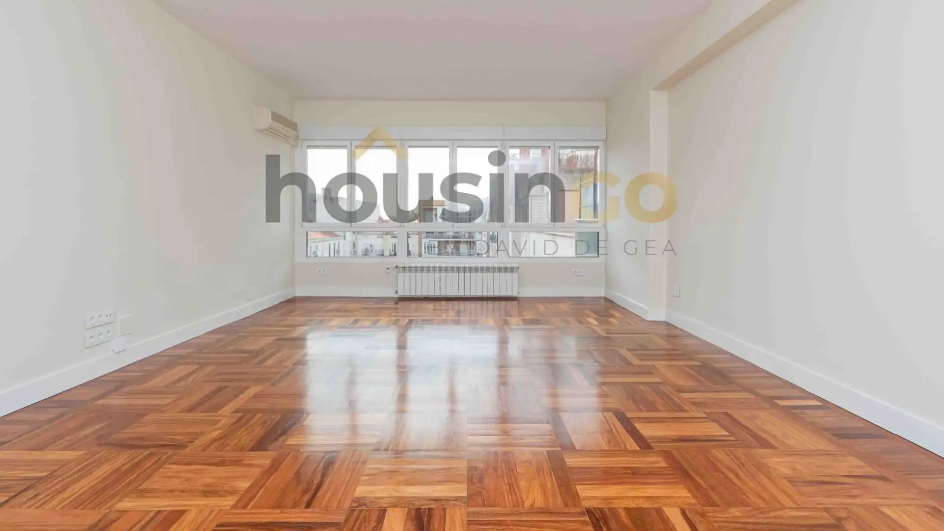 Vista exterior de Piso de alquiler en  Madrid Capital con Aire acondicionado, Calefacción y Horno