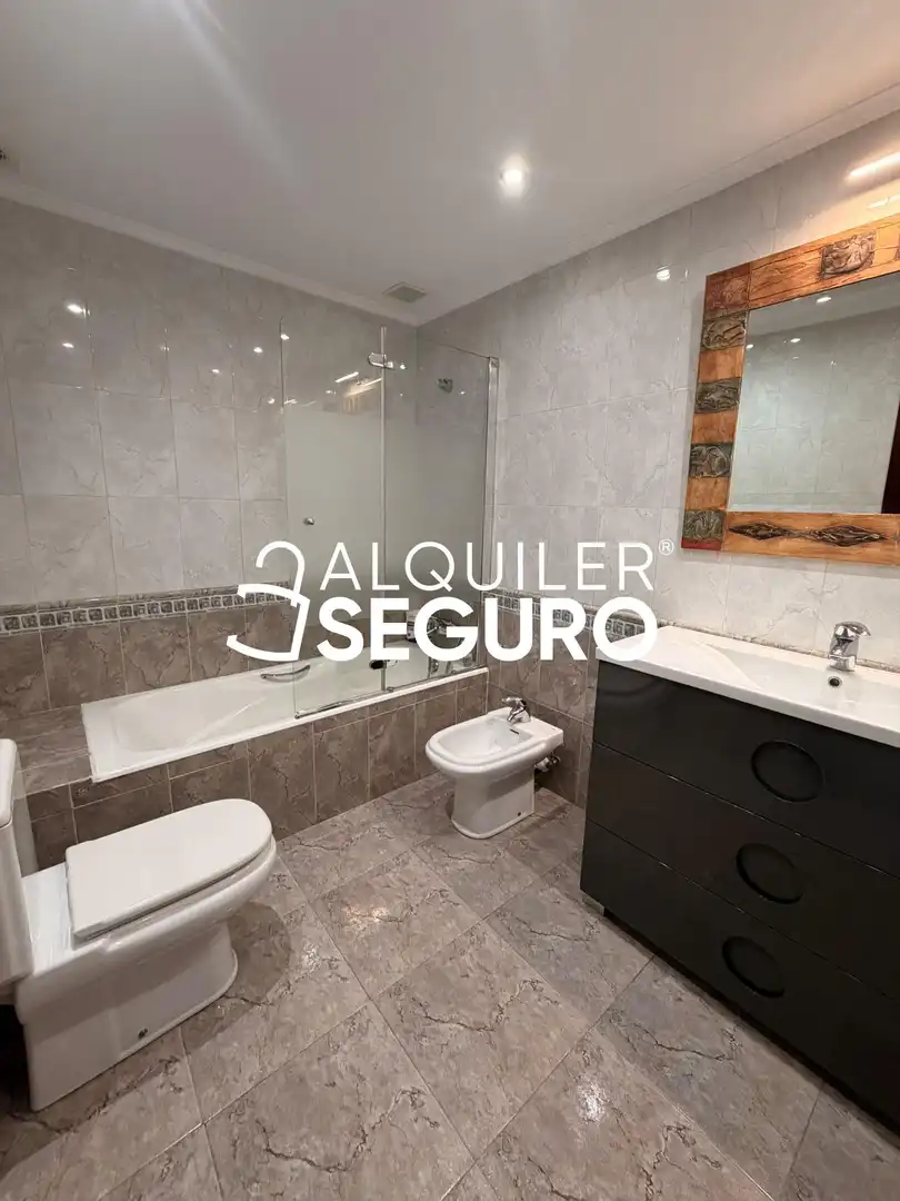 Bathroom of Flat for rent in Alonsotegi, Bizkaia