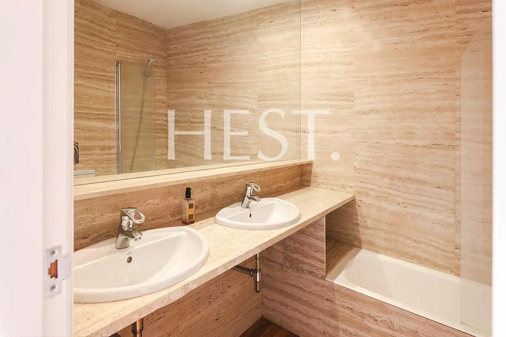 Baño de Casa o chalet de alquiler en Barcelona con Aire acondicionado, Calefacción y Jardín privado