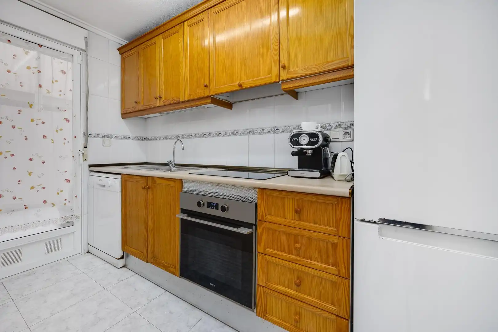 Cuina de Apartament en venda en Torrevieja amb Aire condicionat, Jardí privat i Terrassa