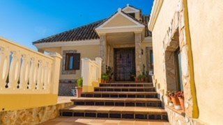 Vista exterior de Casa o xalet en venda en Algeciras amb Jardí privat i Piscina