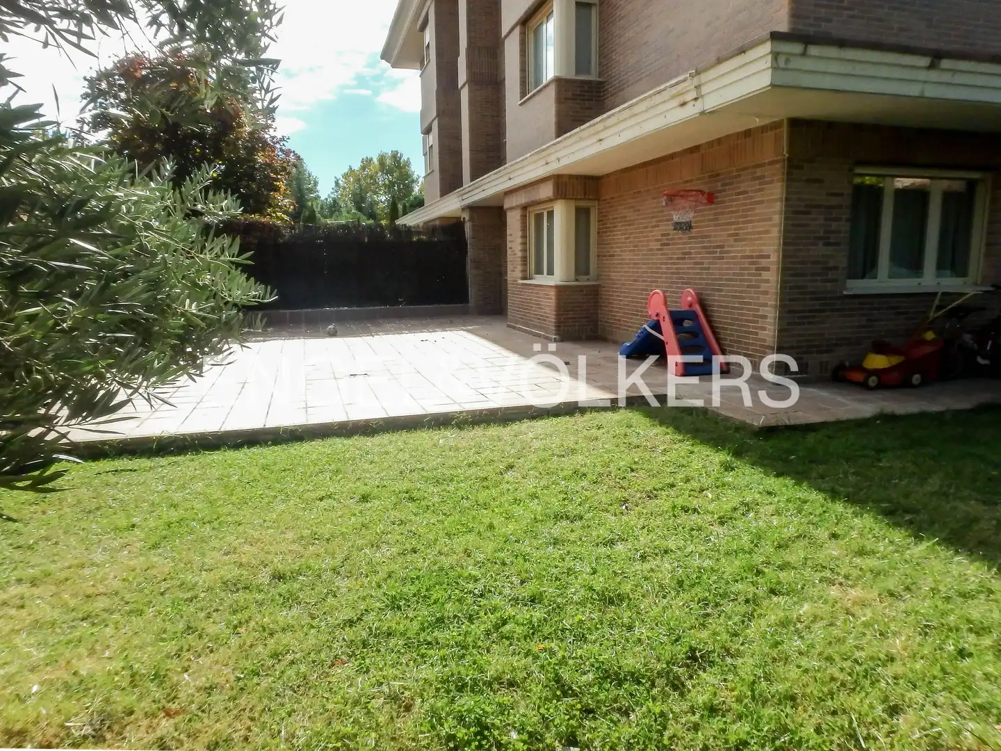 Vista exterior de Pis de lloguer en Madrid amb Aire condicionat, Calefacció i Jardí privat