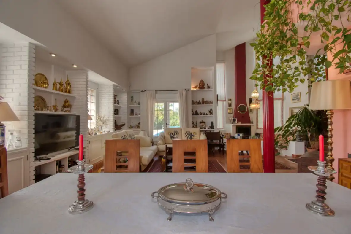 Sala de estar de Casa o chalet en venta en Nuevo Baztán con Aire acondicionado, Calefacción y Jardín privado