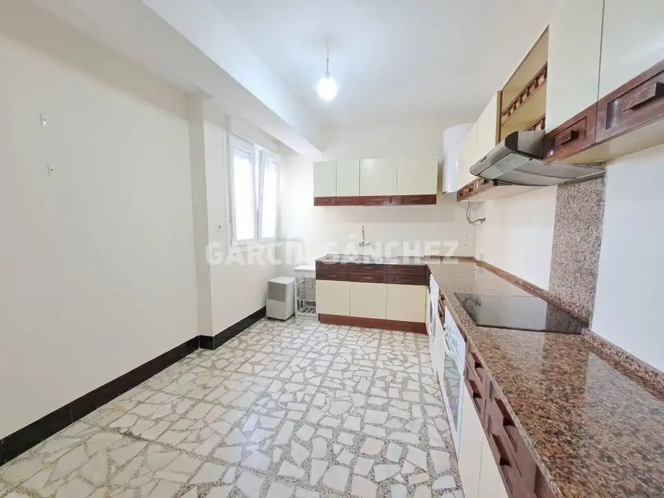 Küche von Wohnung zum Verkauf in Boiro