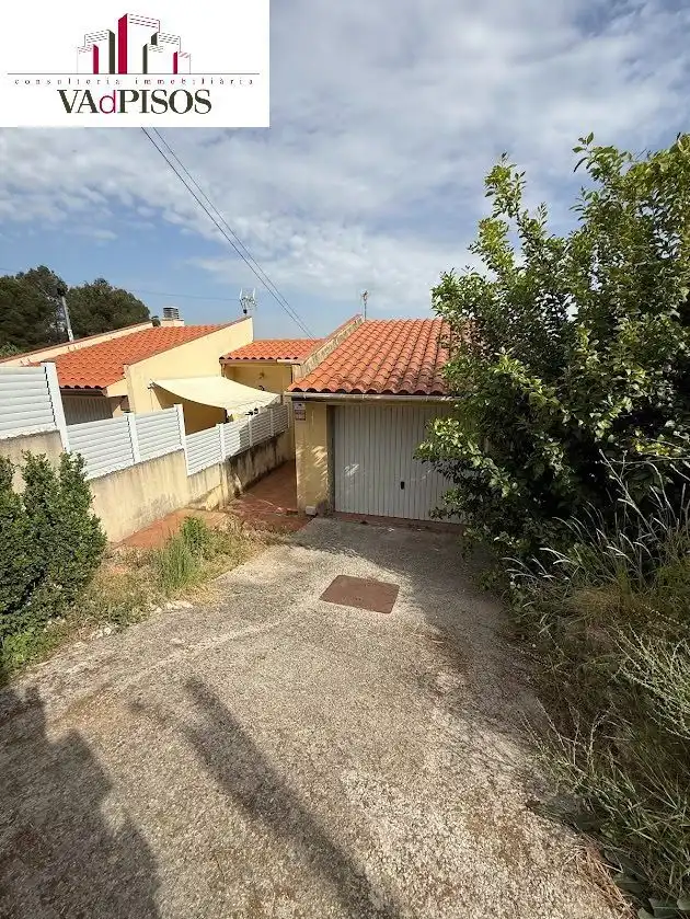 Vista exterior de Casa o xalet en venda en Gelida amb Jardí privat i Terrassa