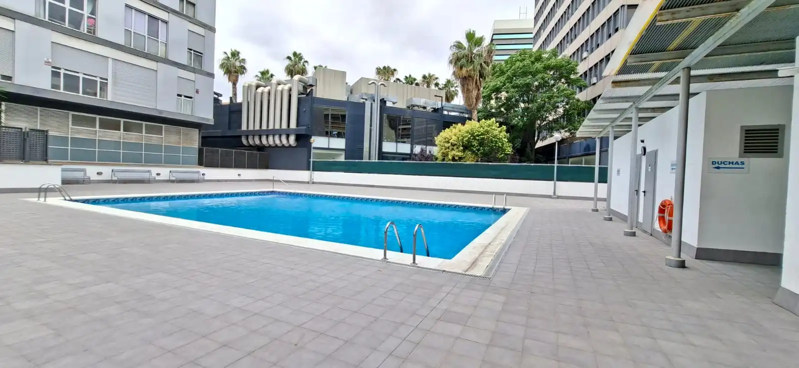 Piscina de Piso en venta en Barcelona con Aire acondicionado, Calefacción y Jardín privado