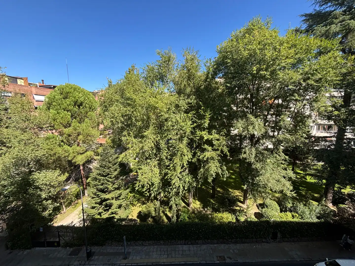 Vista exterior de Pis de lloguer en Madrid amb Jardí privat, Parquet i Terrassa