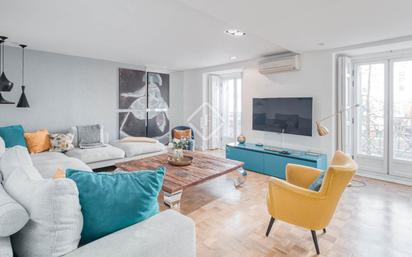 Living room of Flat for sale in  Madrid Capital  with Air Conditioner, Heating and Parquet flooring