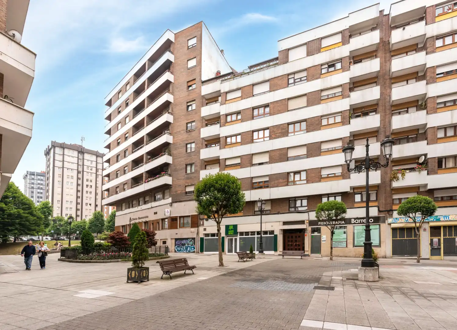 Vista exterior de Piso en venta en Oviedo  con Calefacción y Parquet
