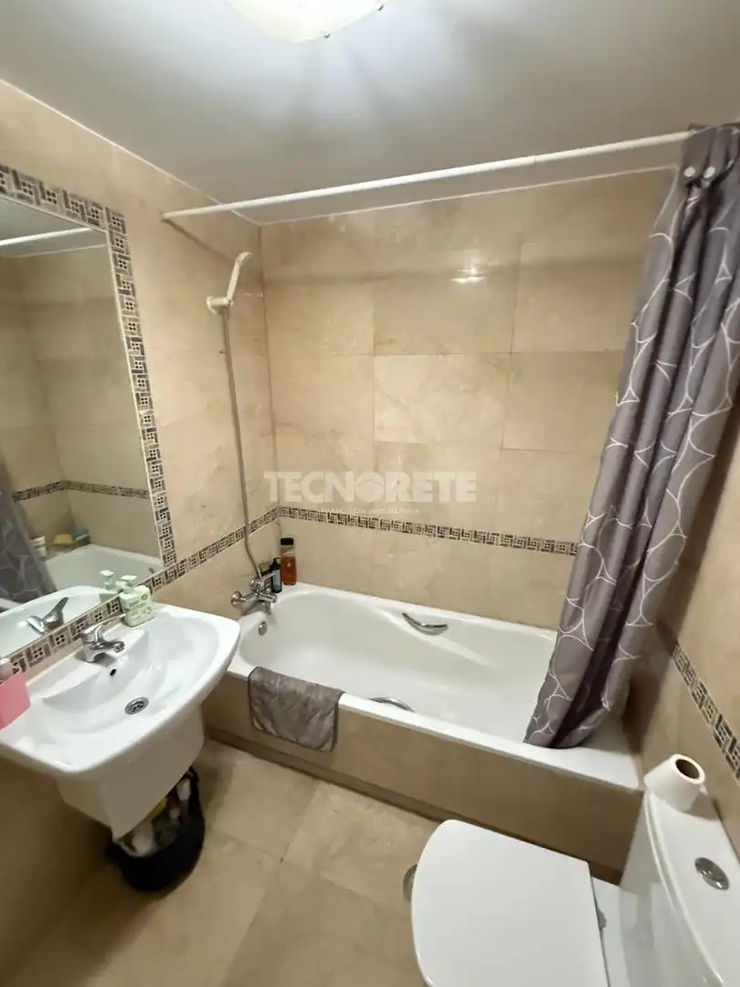 Bathroom of Flat for sale in Madrid  with Air Conditioner, Heating and Terrace