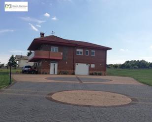 Vista exterior de Casa o xalet en venda en Santa Colomba de Curueño amb Terrassa