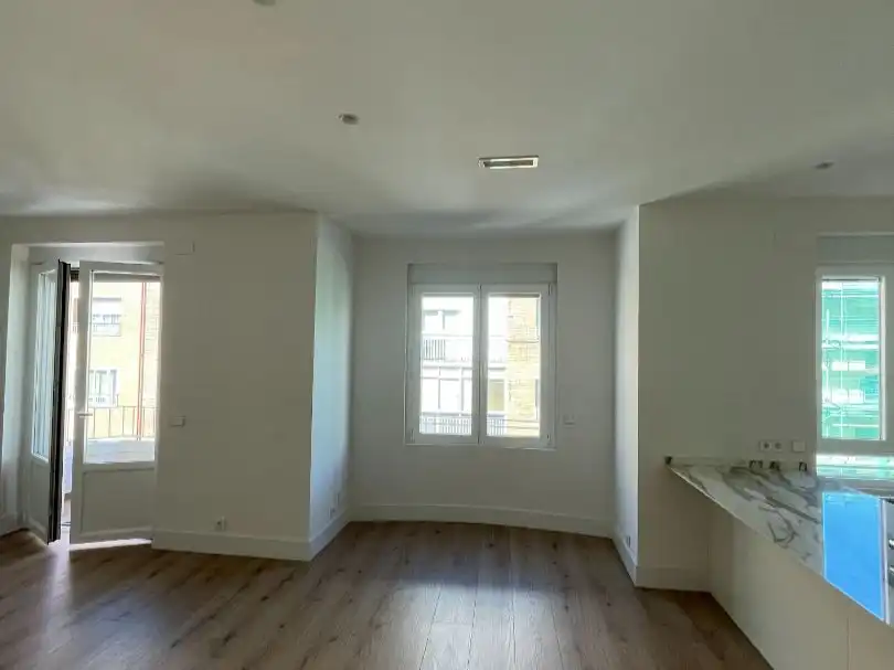 Schlafzimmer von Wohnung zur Miete in  Madrid Capital mit Klimaanlage, Terrasse und Balkon