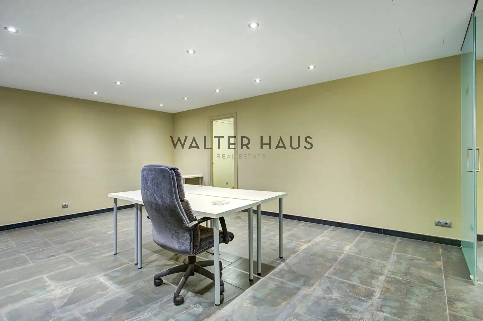 Office for sale in Barcelona  with Air Conditioner