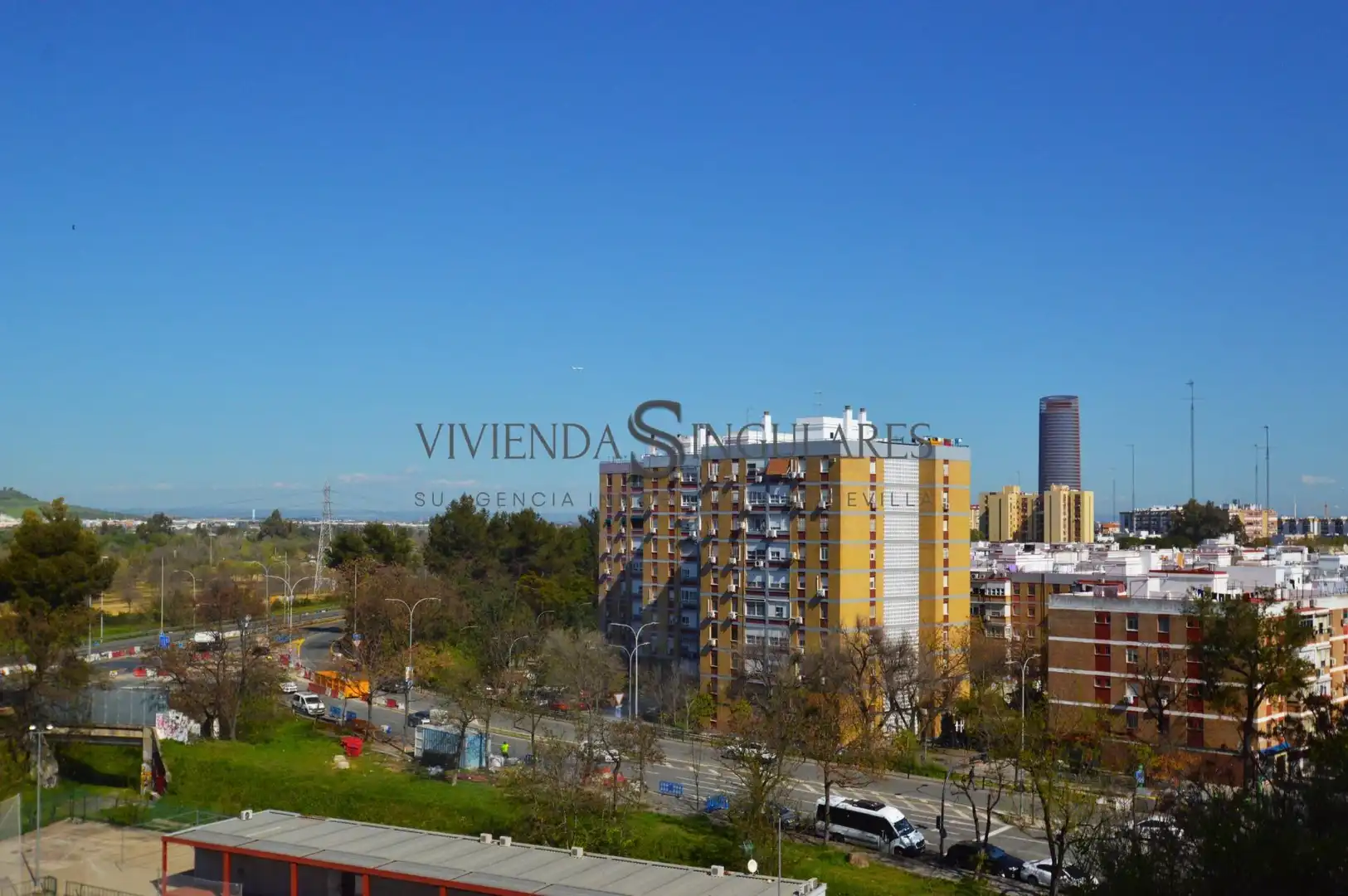 Vista exterior de Pis en venda en Sevilla amb Aire condicionat