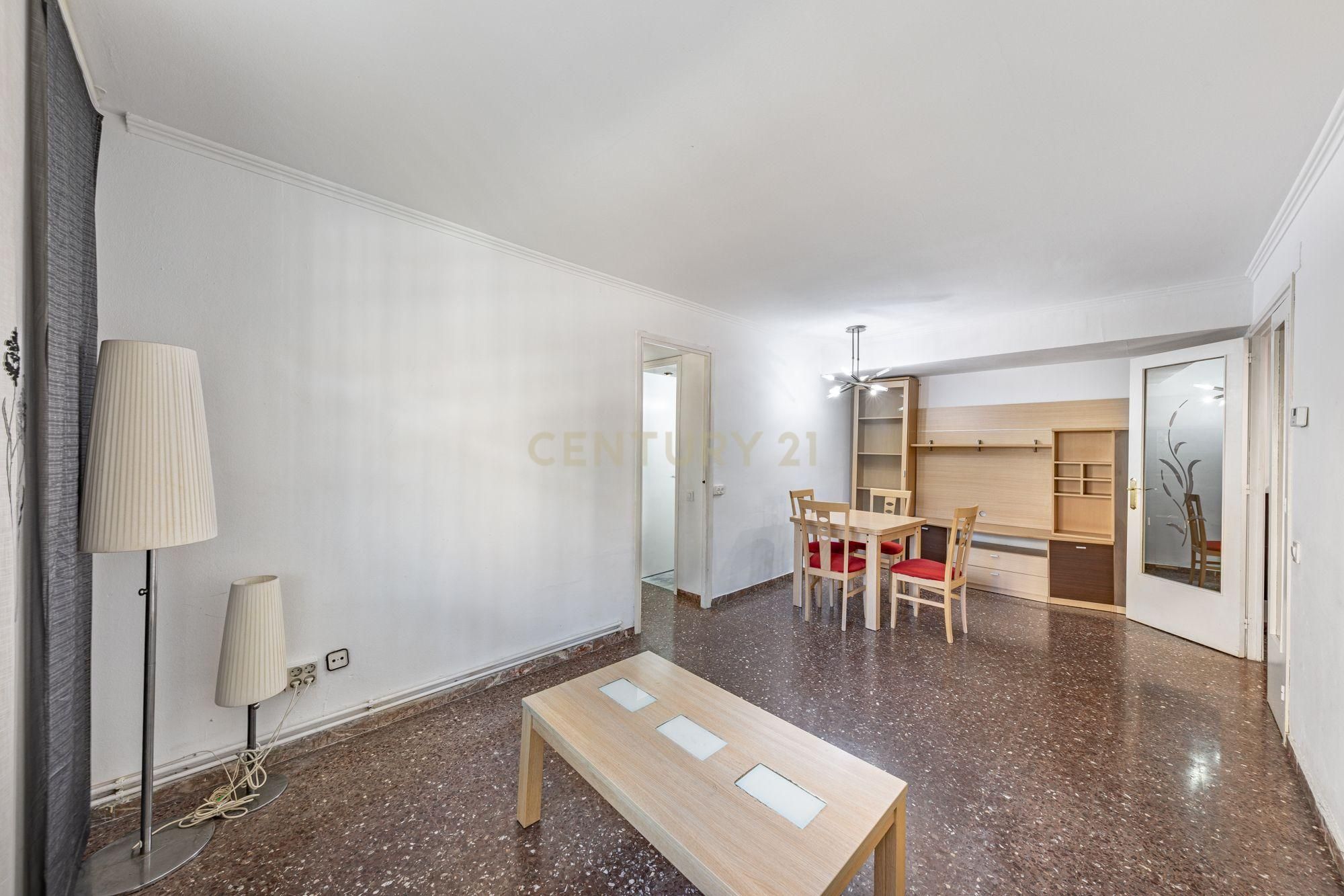 Sala de estar de Piso en venta en Cerdanyola del Vallès con Horno