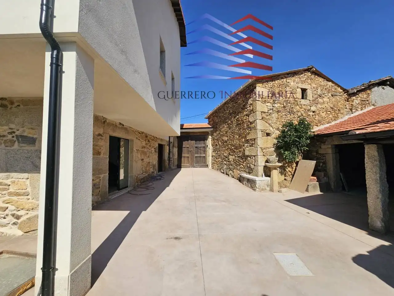 Vista exterior de Casa o chalet en venta en A Merca   con Calefacción, Terraza y Piscina