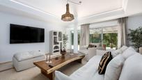 Sala d'estar de Planta baixa en venda en San Roque amb Jardí privat, Terrassa i Piscina