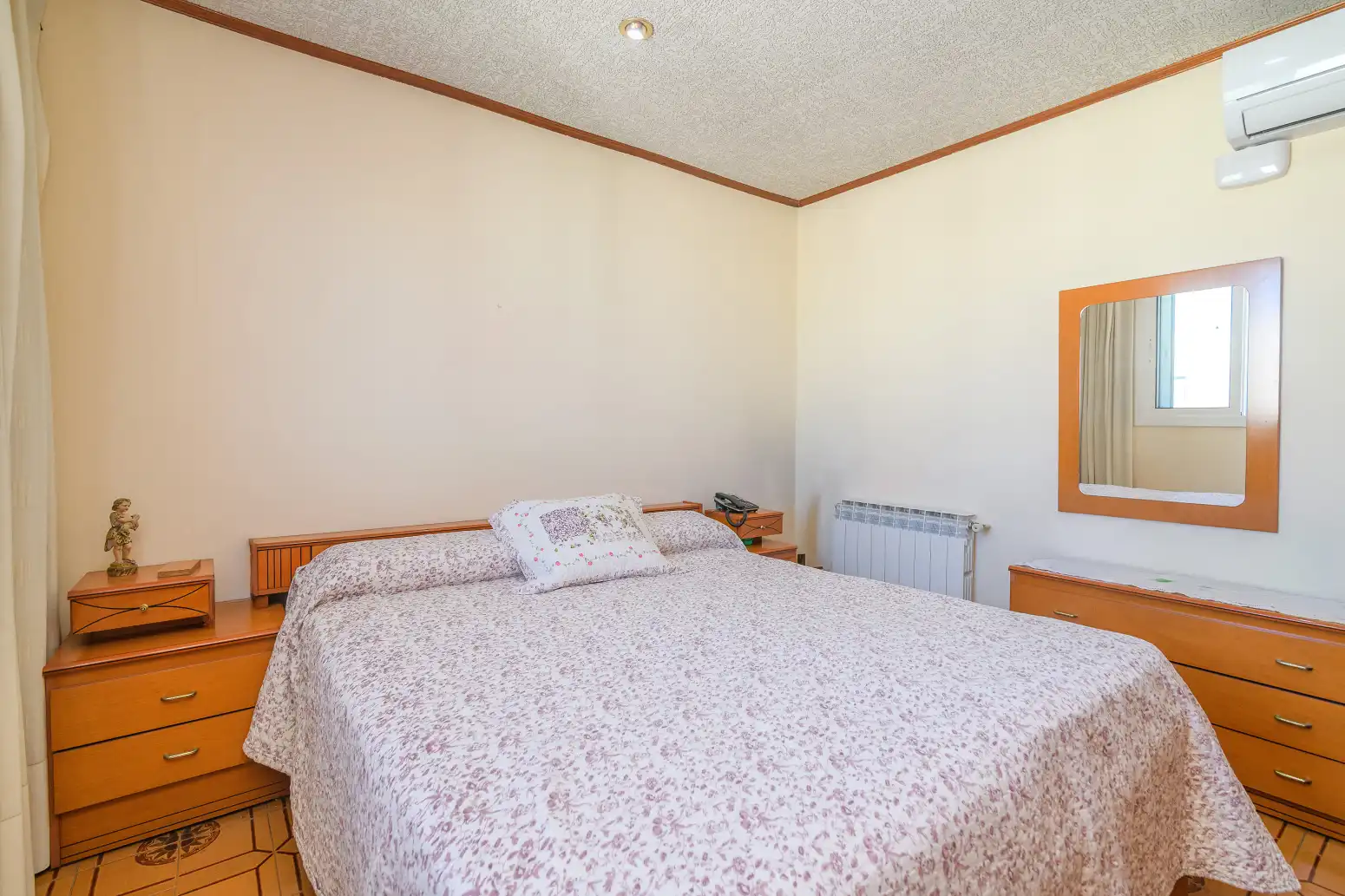 Bedroom of Flat for sale in Cornellà de Llobregat  with Air Conditioner, Heating and Storage room