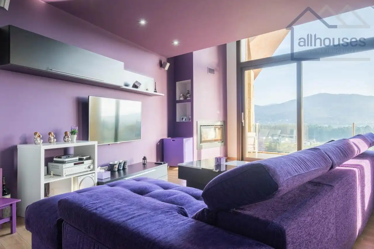 Sala de estar de Casa o chalet en venta en Tui con Calefacción, Jardín privado y Terraza