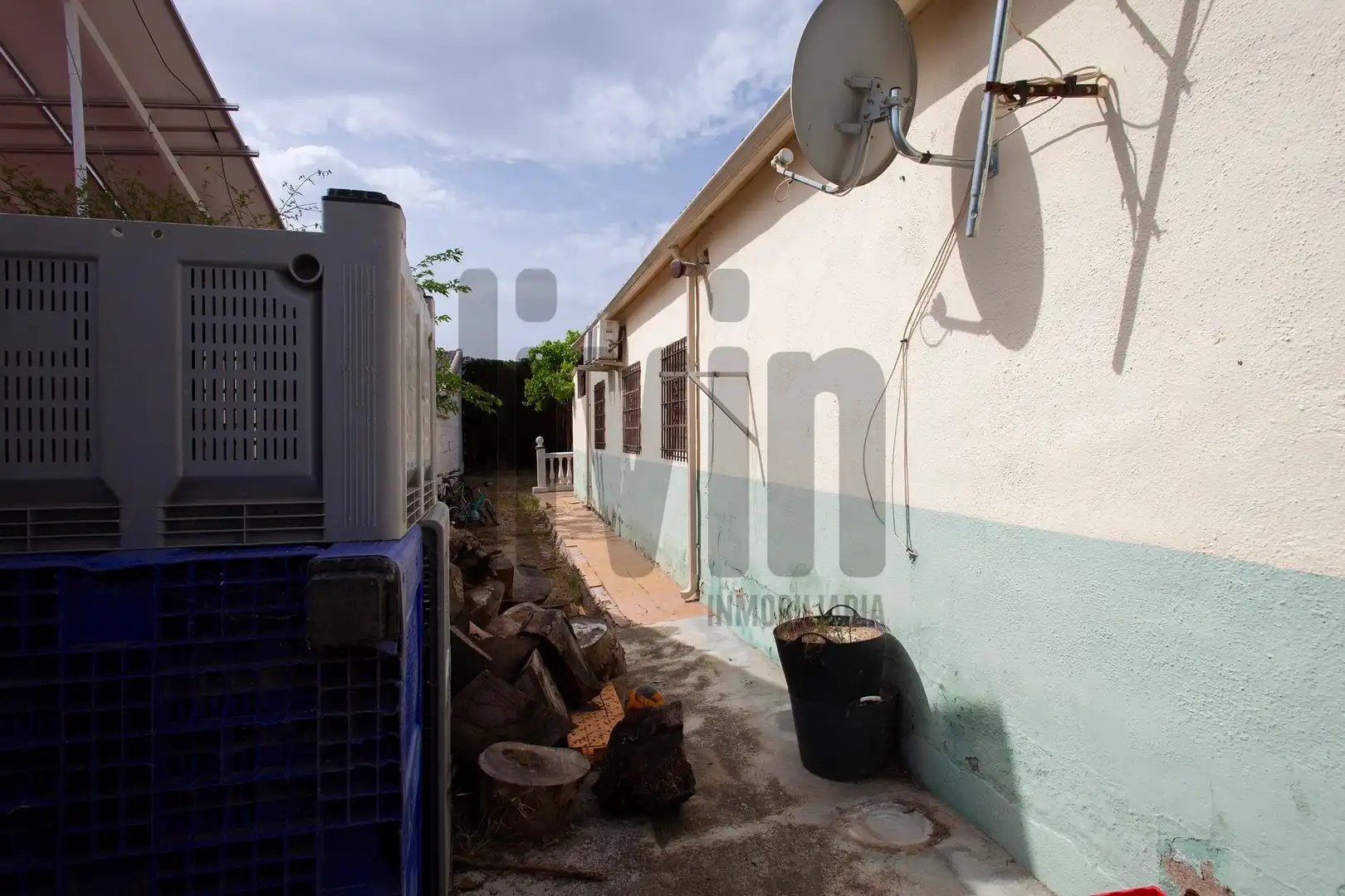 Vista exterior de Casa o xalet en venda en Jaén amb Aire condicionat, Calefacció i Jardí privat