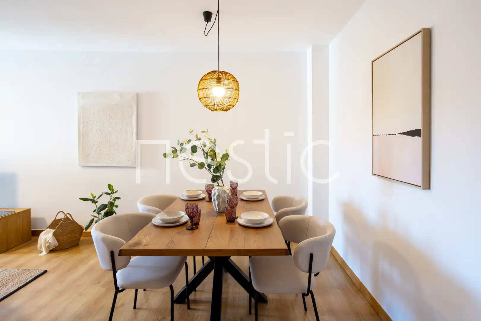 Menjador de Apartament de lloguer en Madrid amb Aire condicionat, Calefacció i Moblat