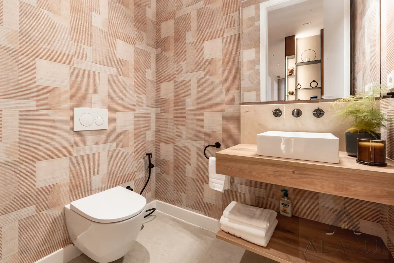 Badezimmer von Wohnung zum Verkauf in Madrid mit Klimaanlage, Heizung und Möbliert