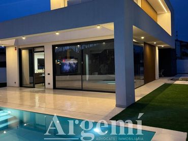 Villa con piscina in vendita a Santa Perpètua de Mogoda