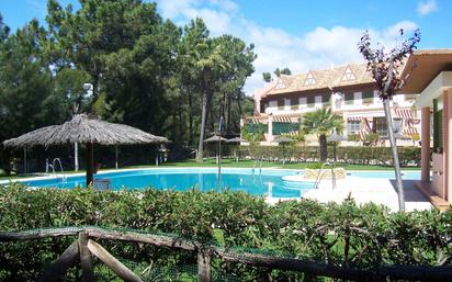 Piscina de Casa adosada en venda en Islantilla