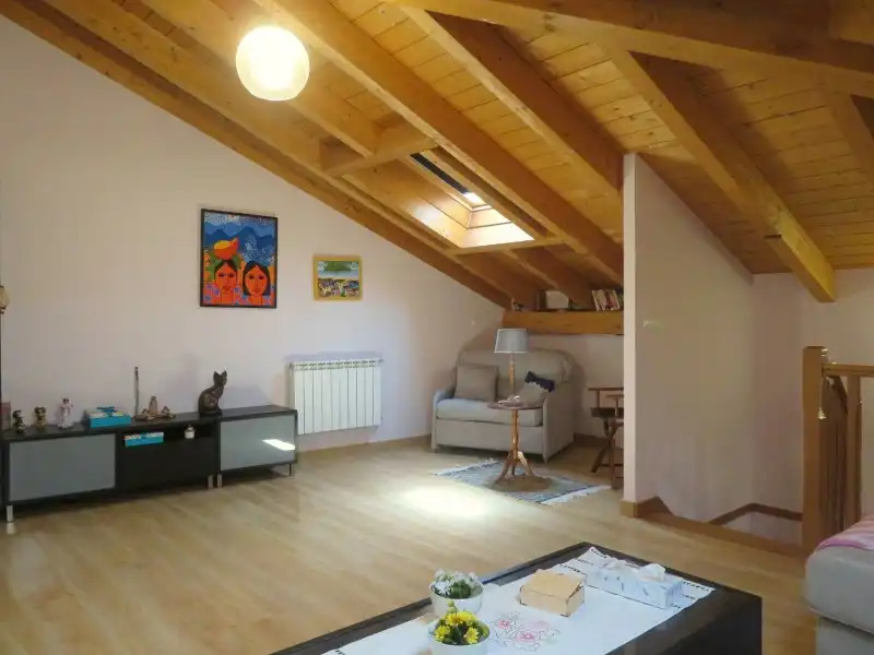 Sala d'estar de Casa o xalet en venda en San Andrés del Rabanedo amb Calefacció i Jardí privat