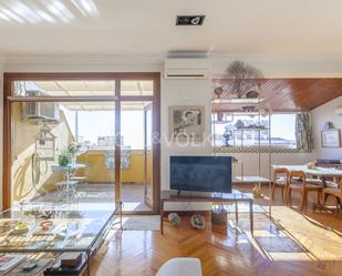 Living room of Attic to rent in  Madrid Capital  with Air Conditioner, Heating and Parquet flooring