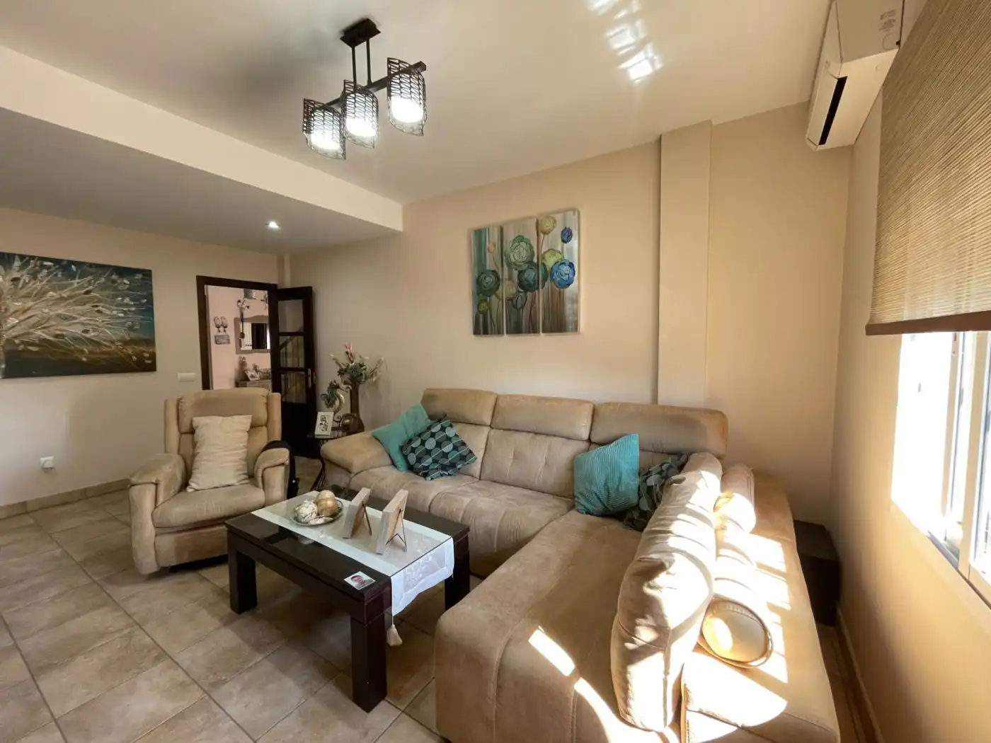 Sala d'estar de Casa adosada en venda en Sanlúcar de Barrameda amb Aire condicionat