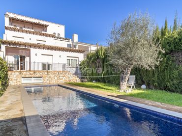 Reihenhaus mit Pool zum Verkauf in Carrer de Begur