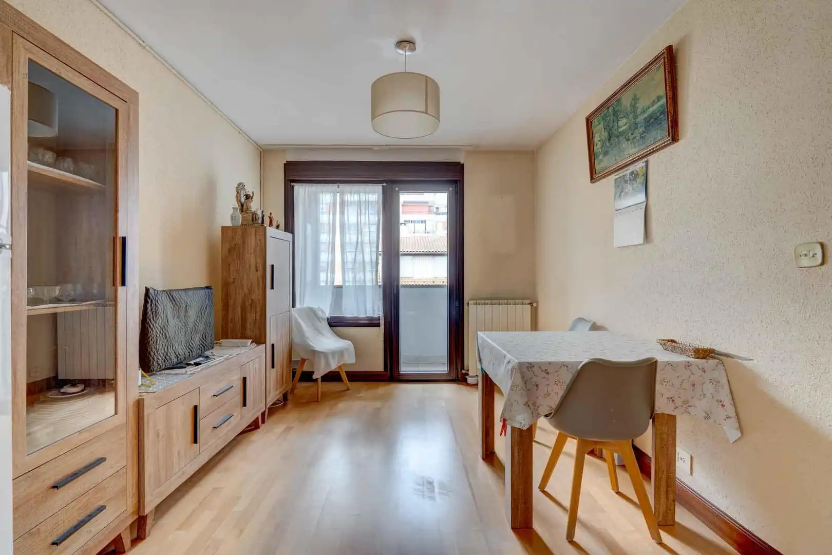 Sala d'estar de Pis en venda en Donostia - San Sebastián  amb Calefacció i Balcó