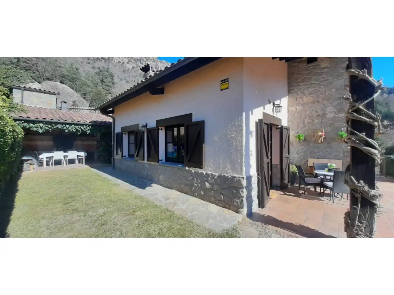 Vista exterior de Casa o chalet en venta en Castell de l'Areny con Calefacción, Jardín privado y Terraza