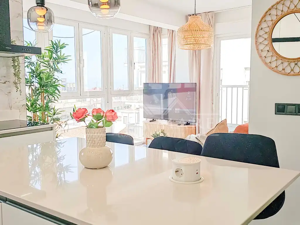Sala d'estar de Apartament en venda en Nerja amb Aire condicionat, Terrassa i Moblat
