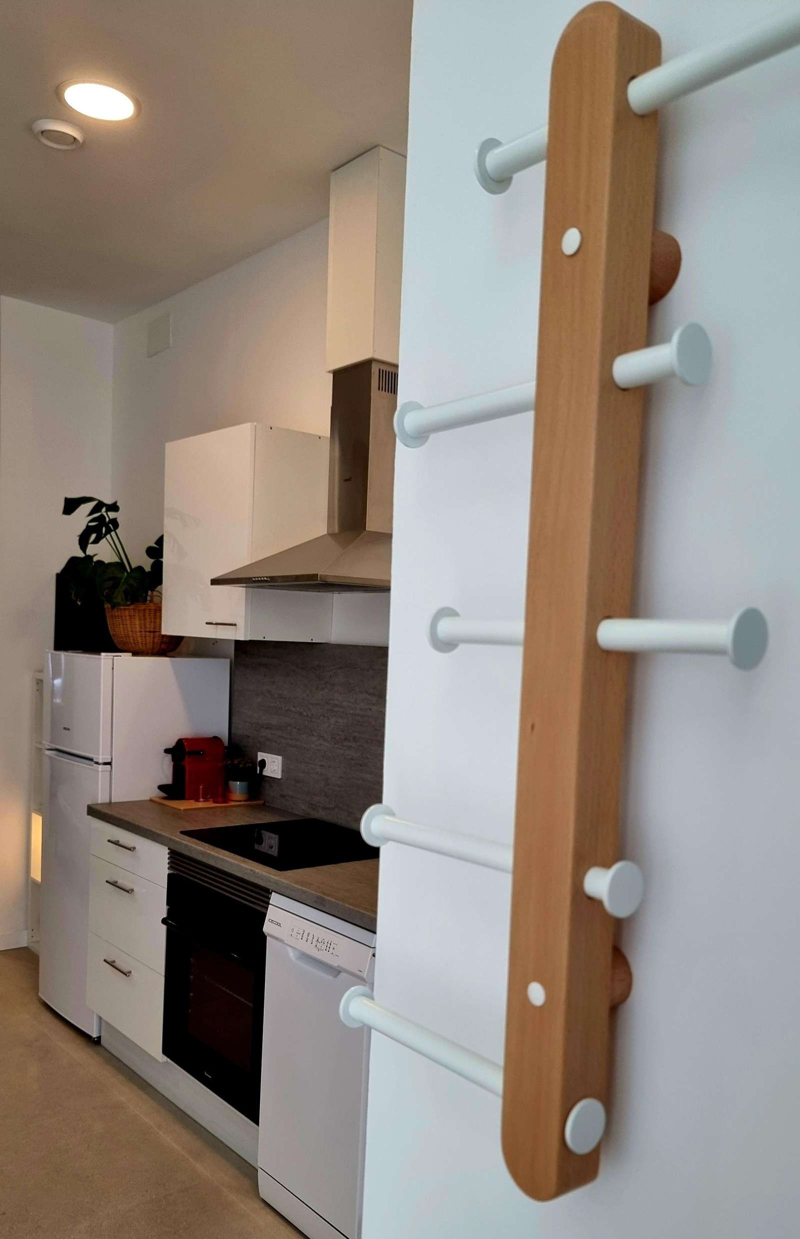 Kitchen of Study to share in  Valencia Capital  with Air Conditioner and Terrace