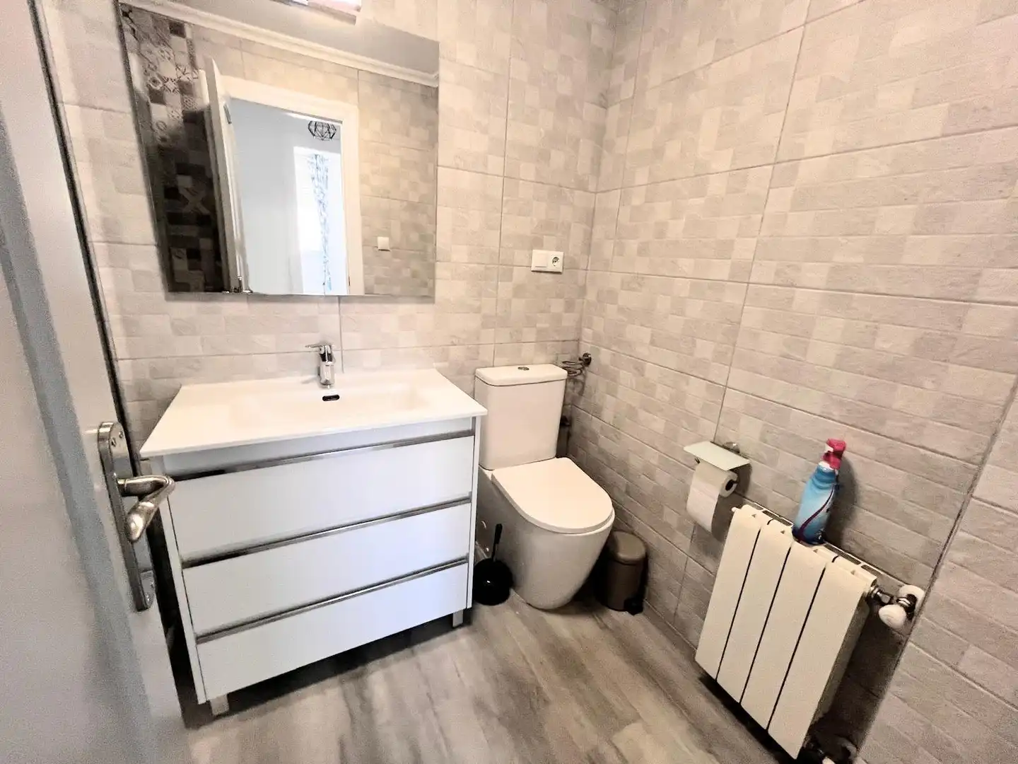 Badezimmer von Erdgeschoss zum Verkauf in La Nucia mit Klimaanlage, Heizung und Privatgarten