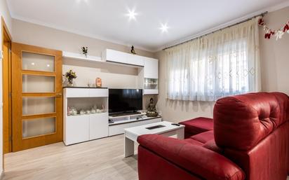 Living room of Flat for sale in Sabadell  with Heating and Oven